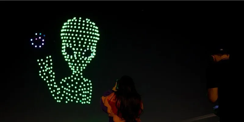 Biểu diễn drone light show là bước tiến mới trong công nghệ 