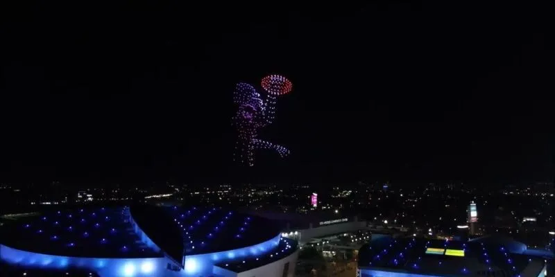 Drone Light Show đặc sắc với nhiều tạo hình thu hút