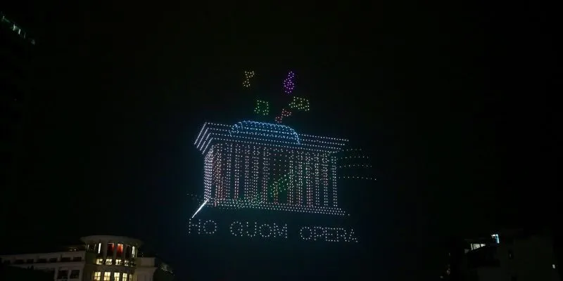 Tự hào địa danh dân tộc Việt Nam với show ánh sáng drone tại Hà Nội
