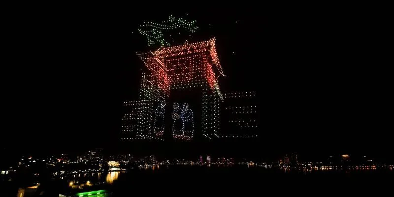 Trình diễn drone cho buổi hòa nhạc là sự kết hợp độc đáo giữa công nghệ và nghệ thuật