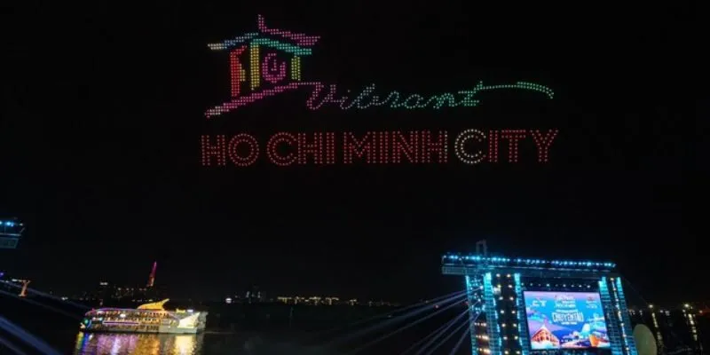 Trình diễn ánh sáng bằng drone cho sự kiện quảng bá thương hiệu giải pháp đột phá