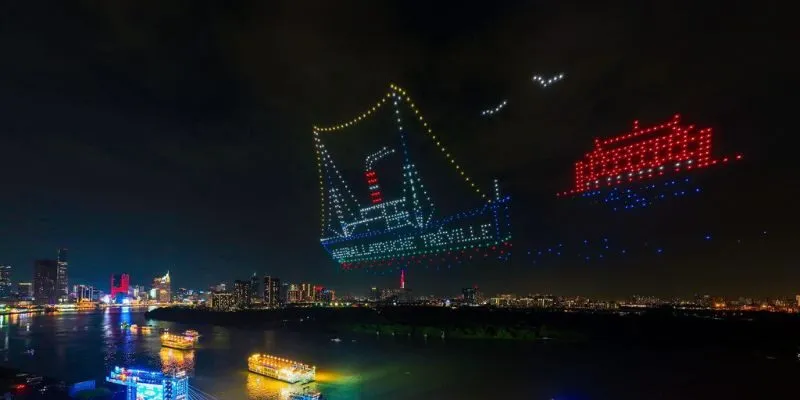 Trình diễn ánh sáng bằng drone cho sự kiện quảng bá thương hiệu không gây tiếng ồn hay khói bụi so với pháo hoa truyền thống
