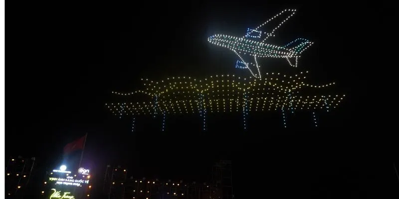 Trình diễn ánh sáng drone đồng bộ âm nhạc là lựa chọn xanh cho các sự kiện lớn